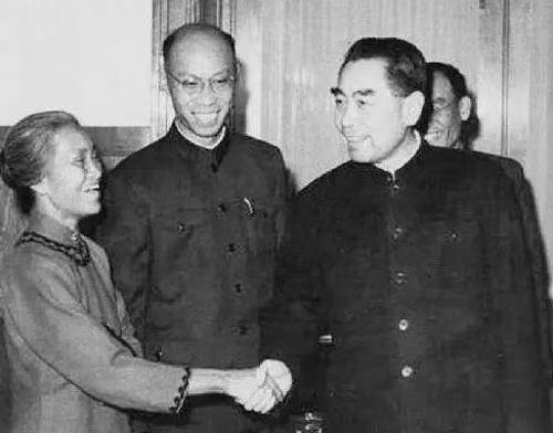 周恩来总理接见著名妇产科专家、基督徒医生林巧稚